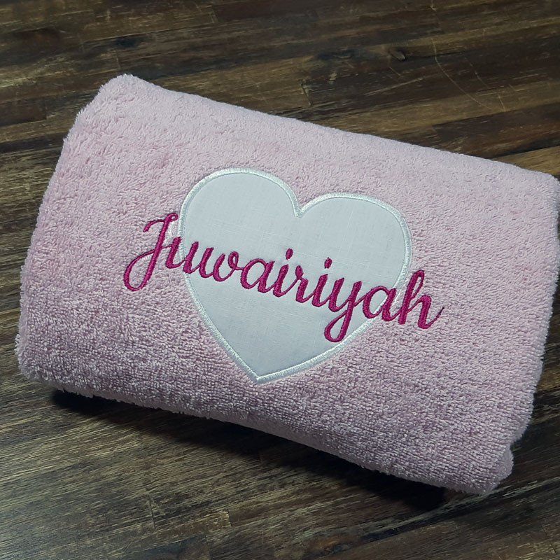 Badlaken roze - naam in hart