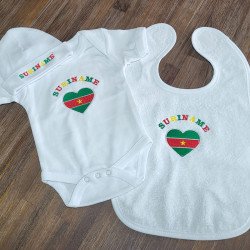 Surinaams kraamcadeau 3-delige baby giftset met geborduurde Surinaamse vlag